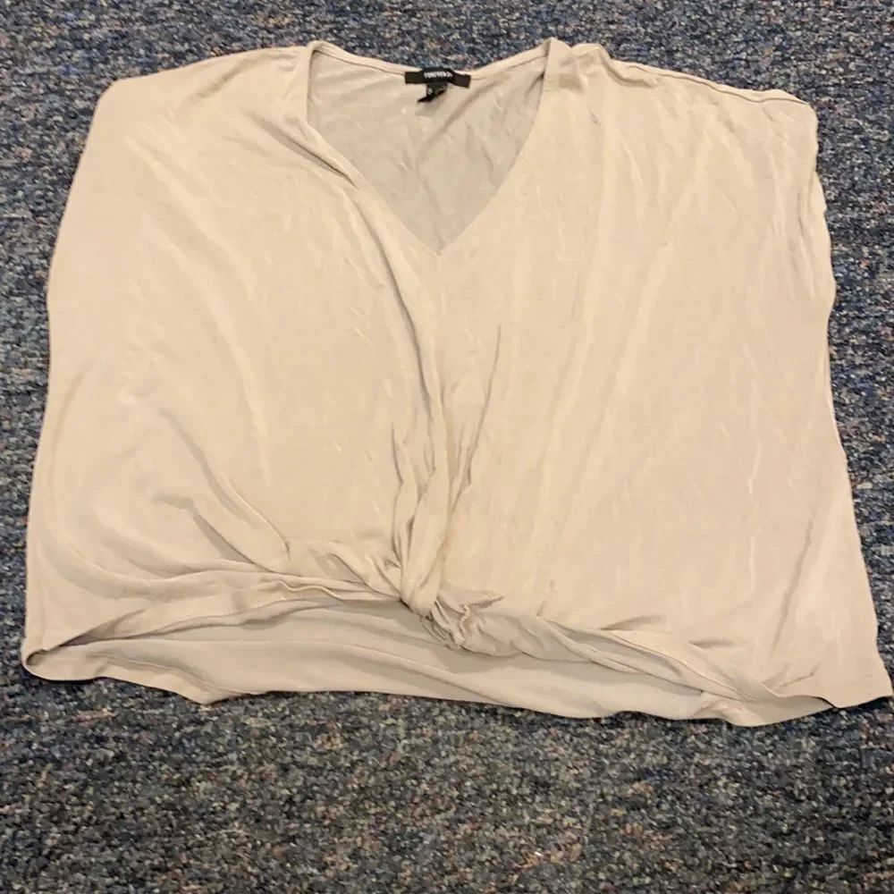 Forever 21 Oversized Tie up Tee sz. S